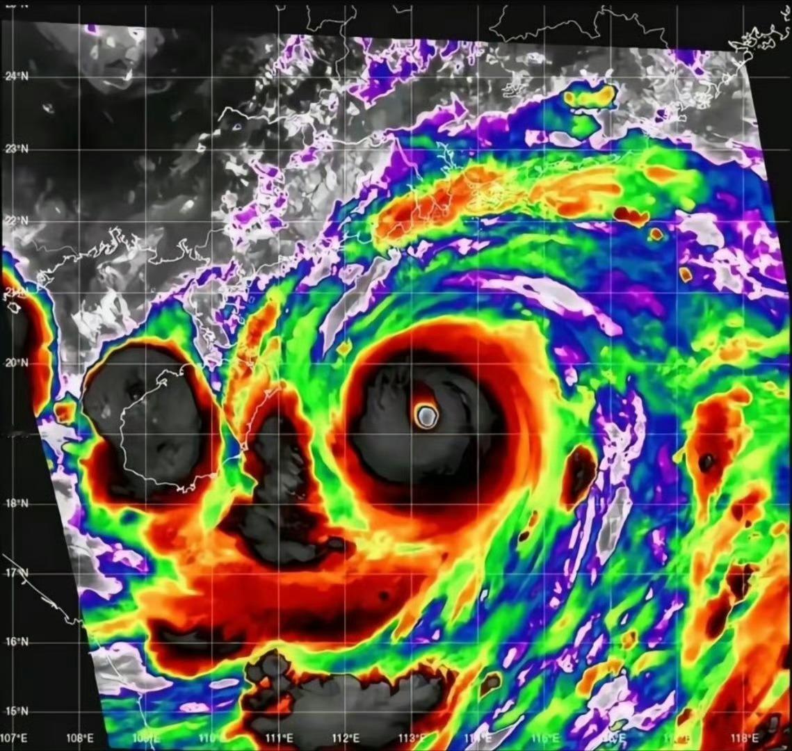 台风巴威又睁眼了台风“巴威”又睁眼！再度增为强台风，预计登陆13-14级风力，一