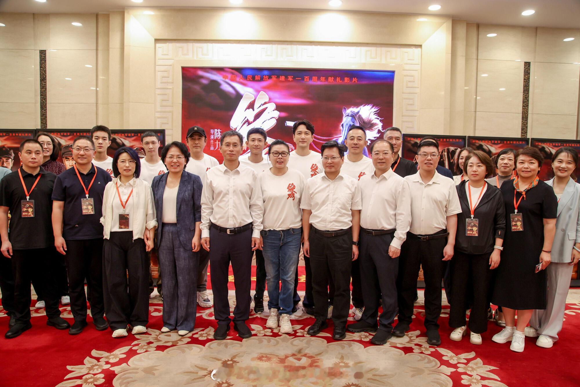 中国人民解放军建军一百周年献礼片《绽放》开机，《海棠依旧》陈力导演兼编剧，张一山
