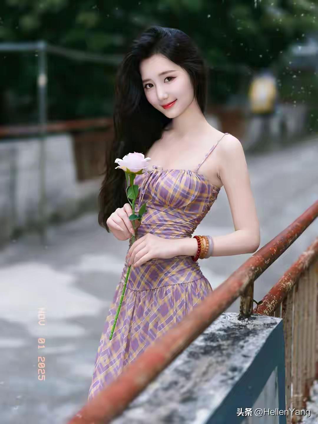 哇塞！这是什么逆天身材比例？五官精致如芭比，美得太撩人了！