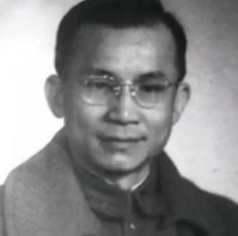 他是广东省公安厅原厅长，44岁被判处有期徒刑十年，63岁死在农场。

1950年