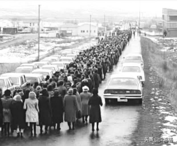 这张照片记录了1975年10月24日发生的冰岛女性大罢工（也被称为“女性休息日”