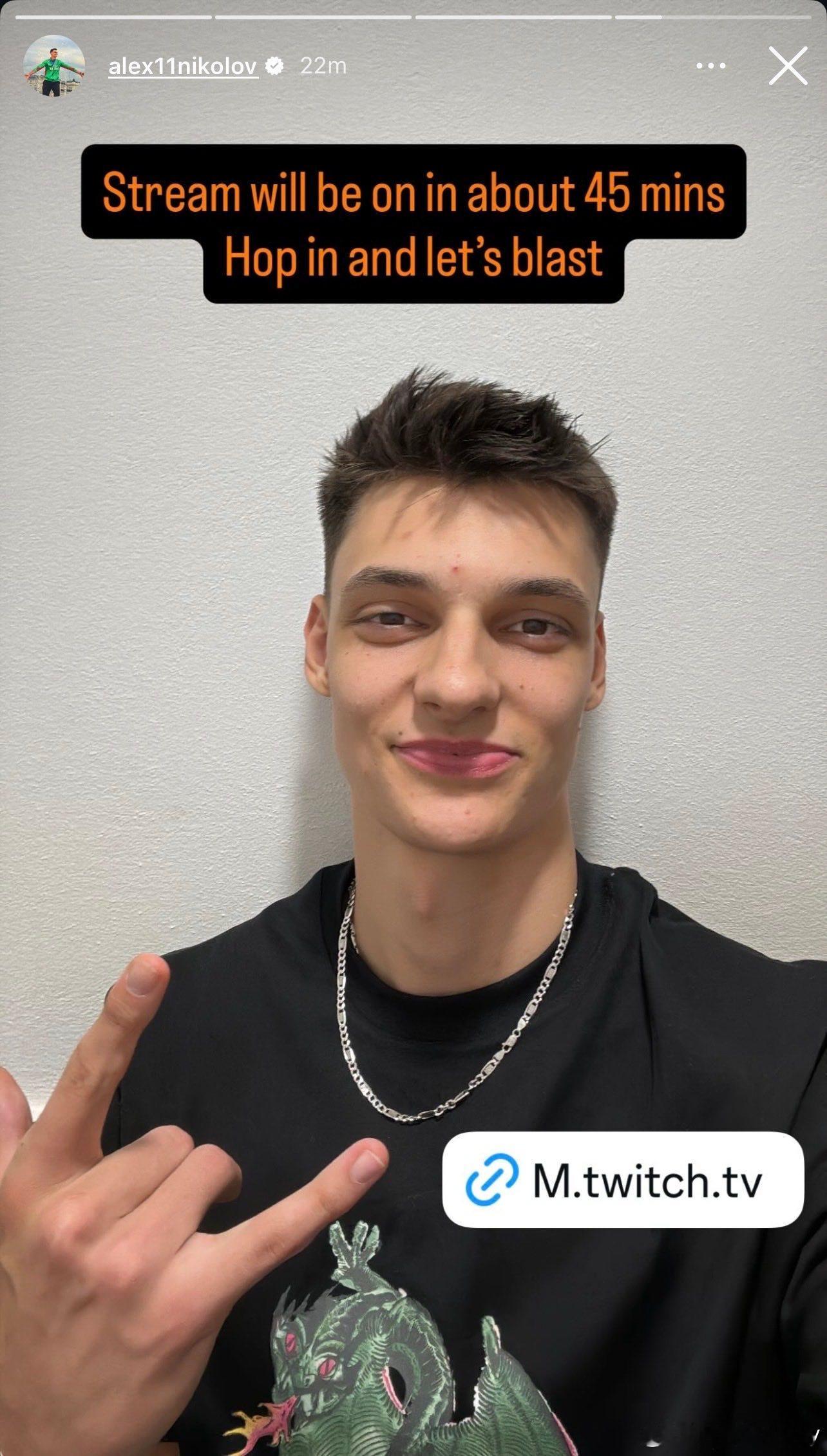 大尼在IG开启了直播，呼吁粉丝“快来一起嗨”😃。男排保加利亚男排大小尼 ​​​