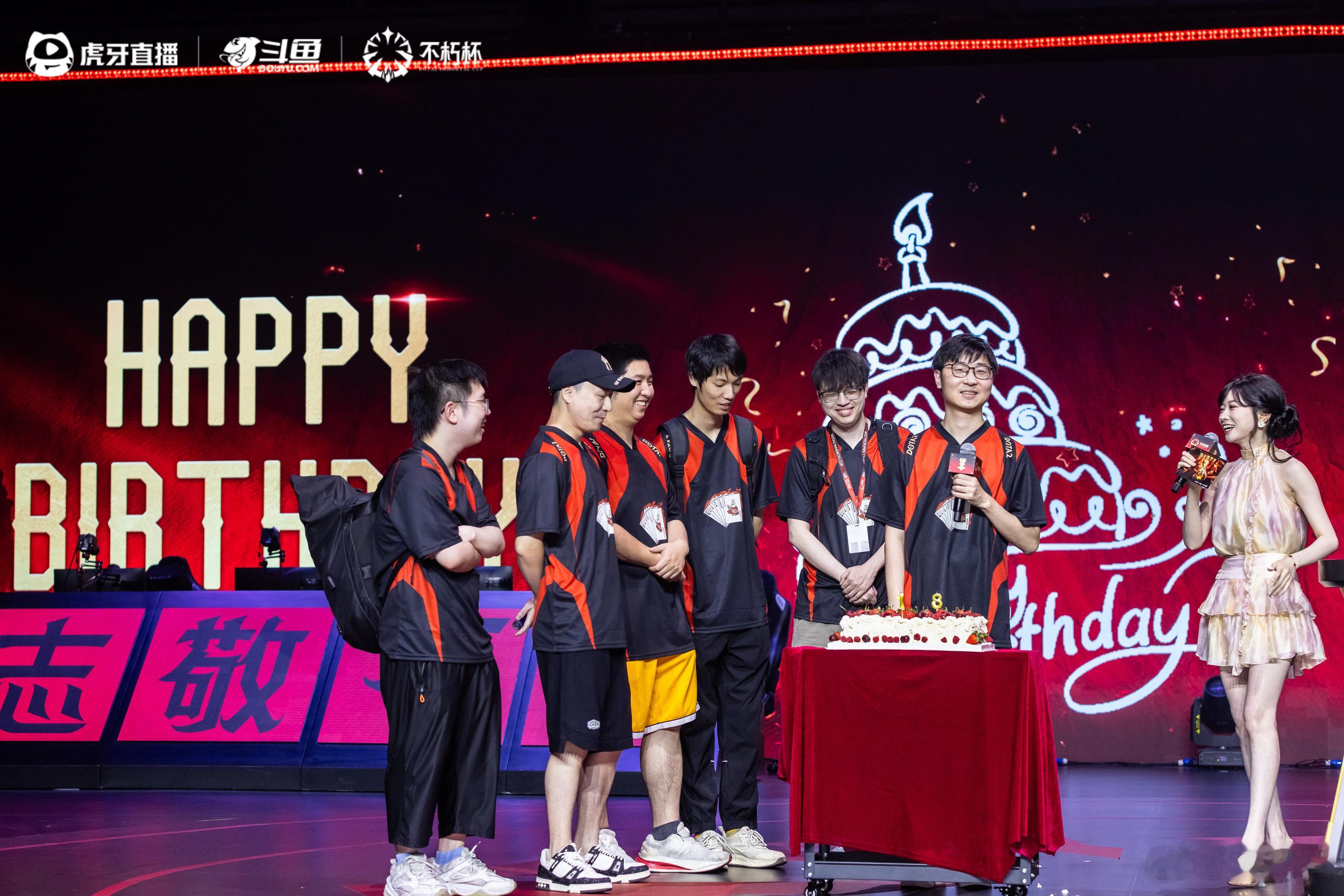 今天老头杯线下赛，也是雕哥的生日，四带二为鲷哥队庆祝生日！dota2不朽杯总决赛