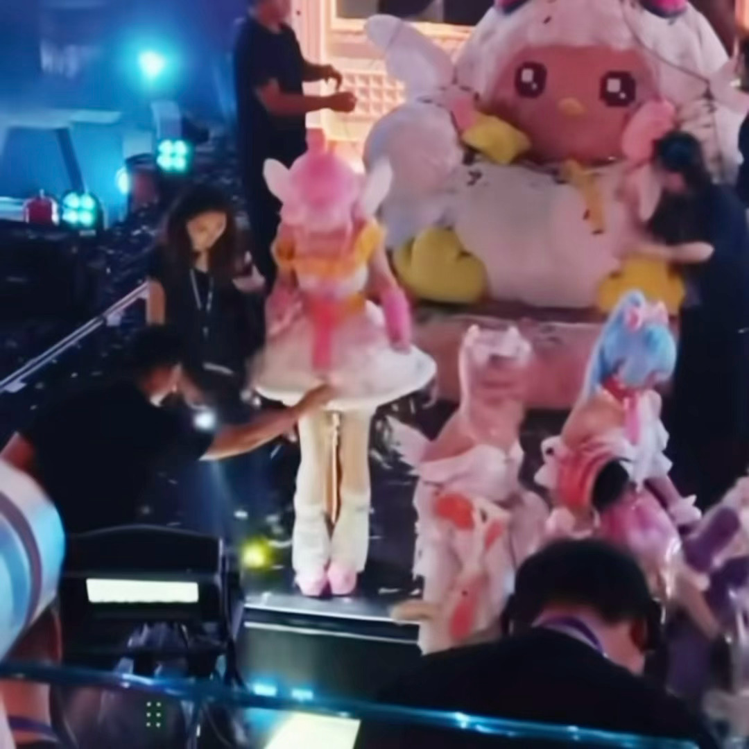 我被这个小女孩抖彩带萌的呀….. 