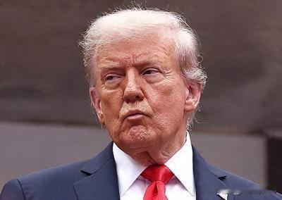 海上"猫鼠游戏"：一船涂国旗，美俄对峙新战场
 
2025年12月21日，美国海