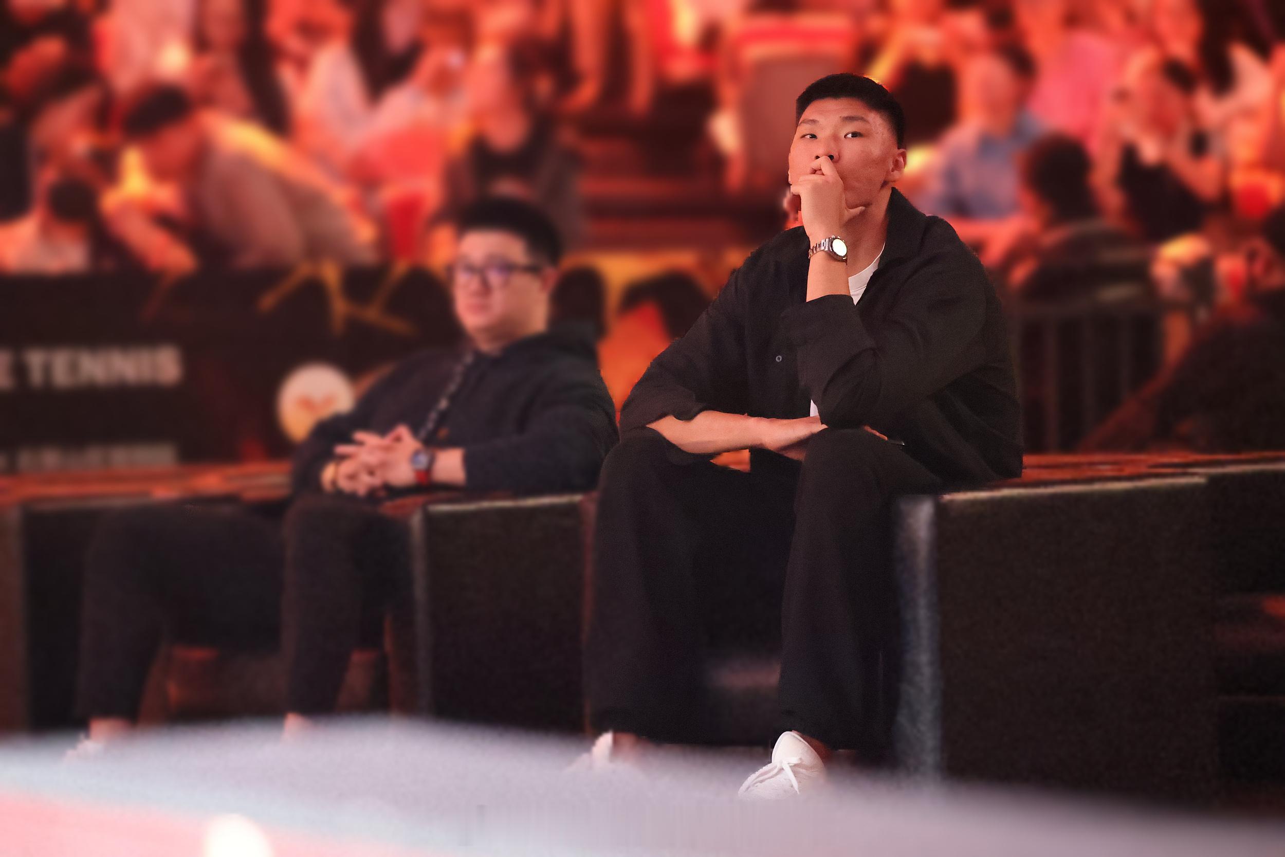 🏓现场打卡！范子铭现身乒乓球赛事现场范子铭：这座场馆曾是我们俱乐部的主场，不同