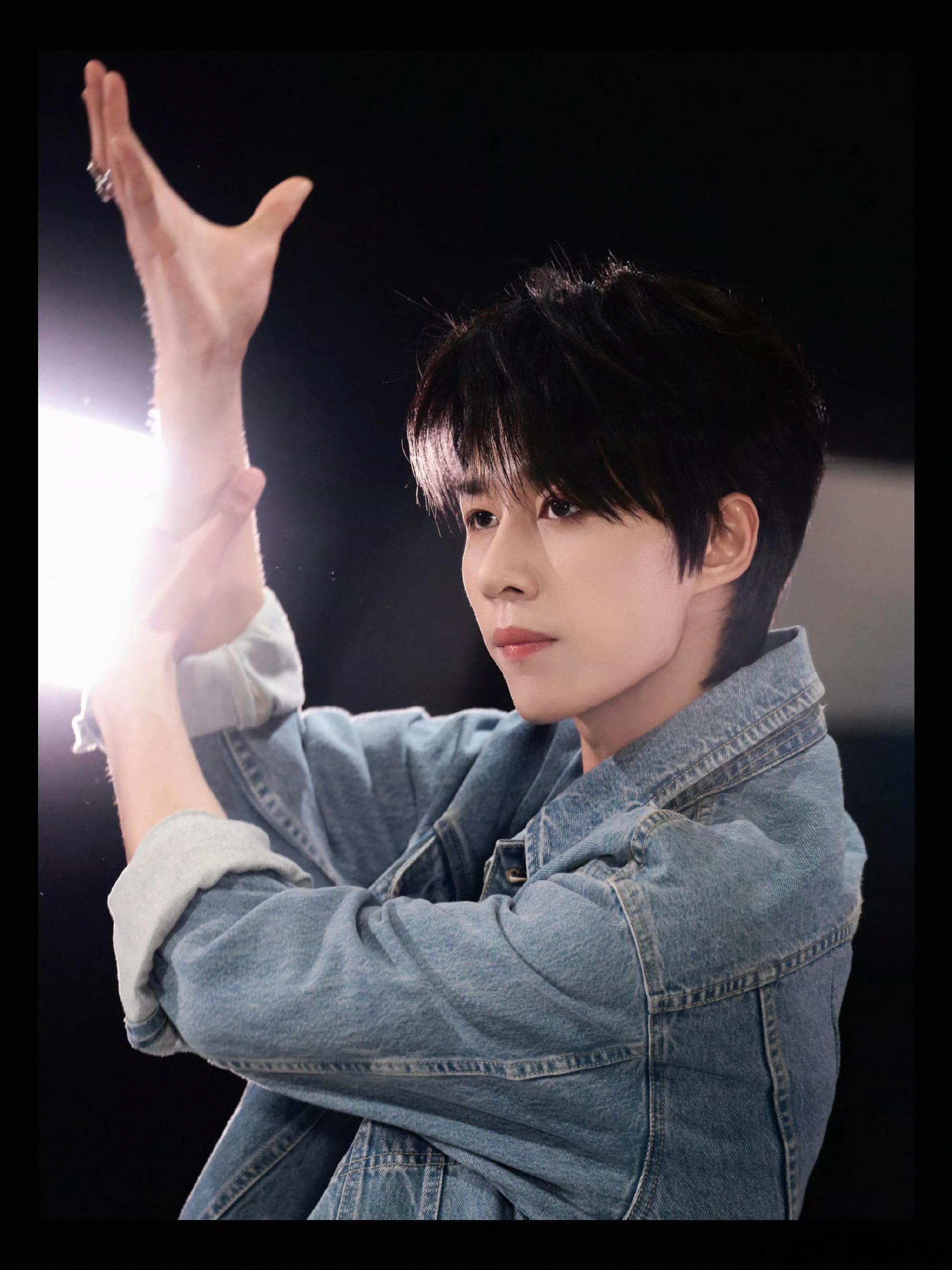 卓沅新歌StopMissingYou 简约编曲突出人声优势，卓沅富有辨识度的嗓音