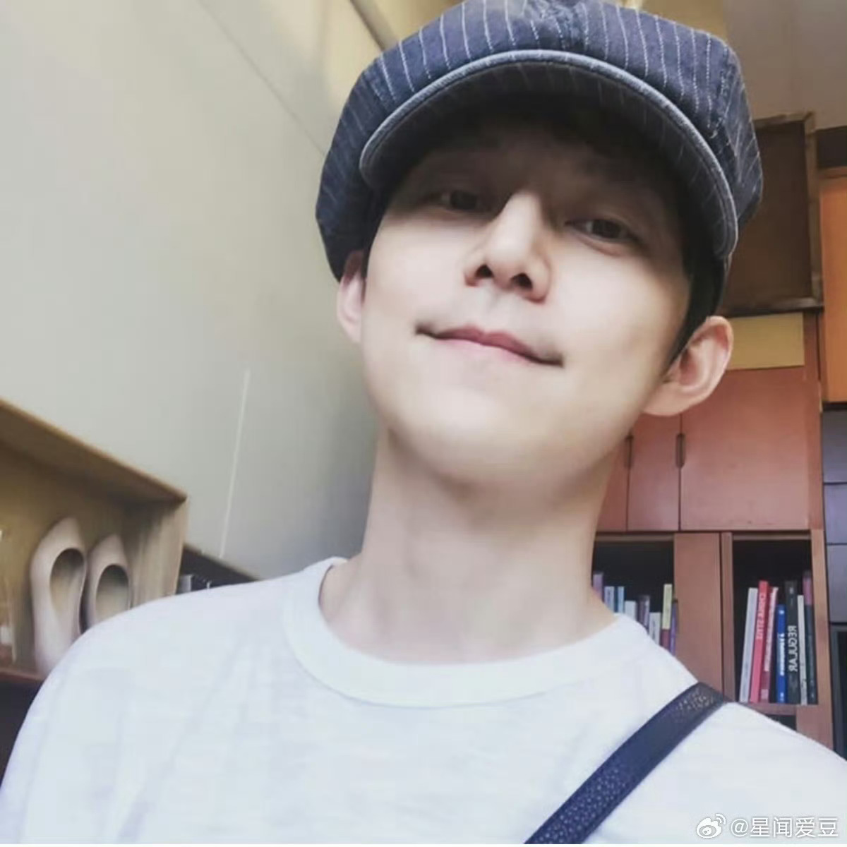 当务之急是给何老师找到唐僧肉大侦探大侦探十年，何老师从未缺席。他的言语是星光，行