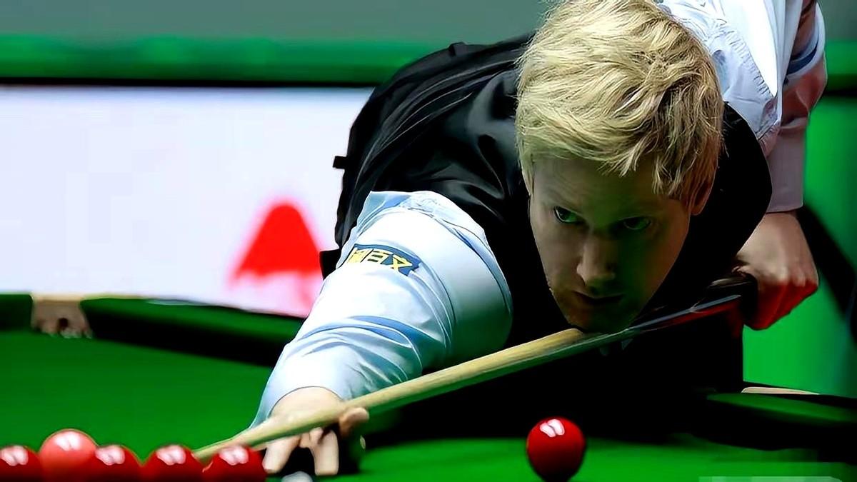 一场比赛俩人竟贡献15次简单失误。

英锦赛16进8，本该是罗伯逊和吴宜泽的强强