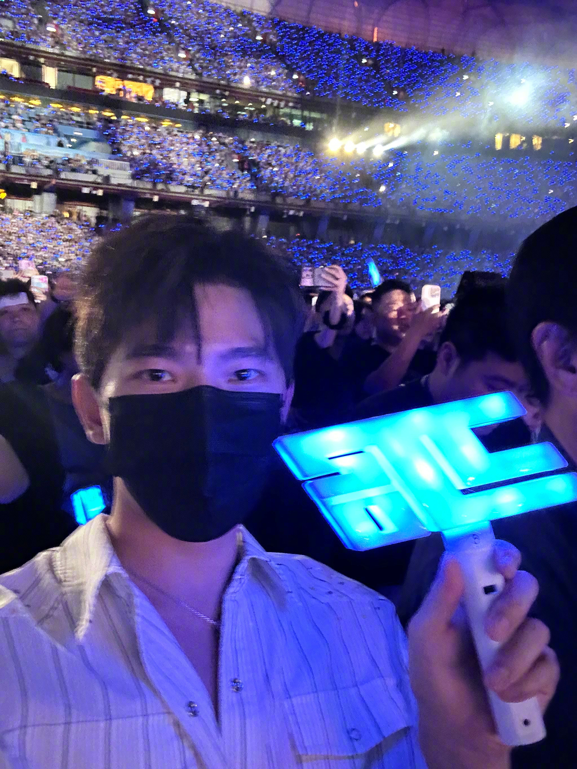 杨洋我的青春回头拍了我一下杨洋晒林俊杰演唱会自拍 晒林俊杰演唱会plog，原来哥