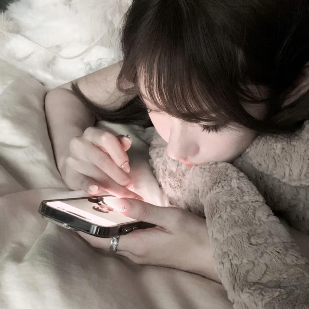 “一开始是他拼命的要挤进我的世界，事事有回应，件件有着落，我对他有了依赖感，现在