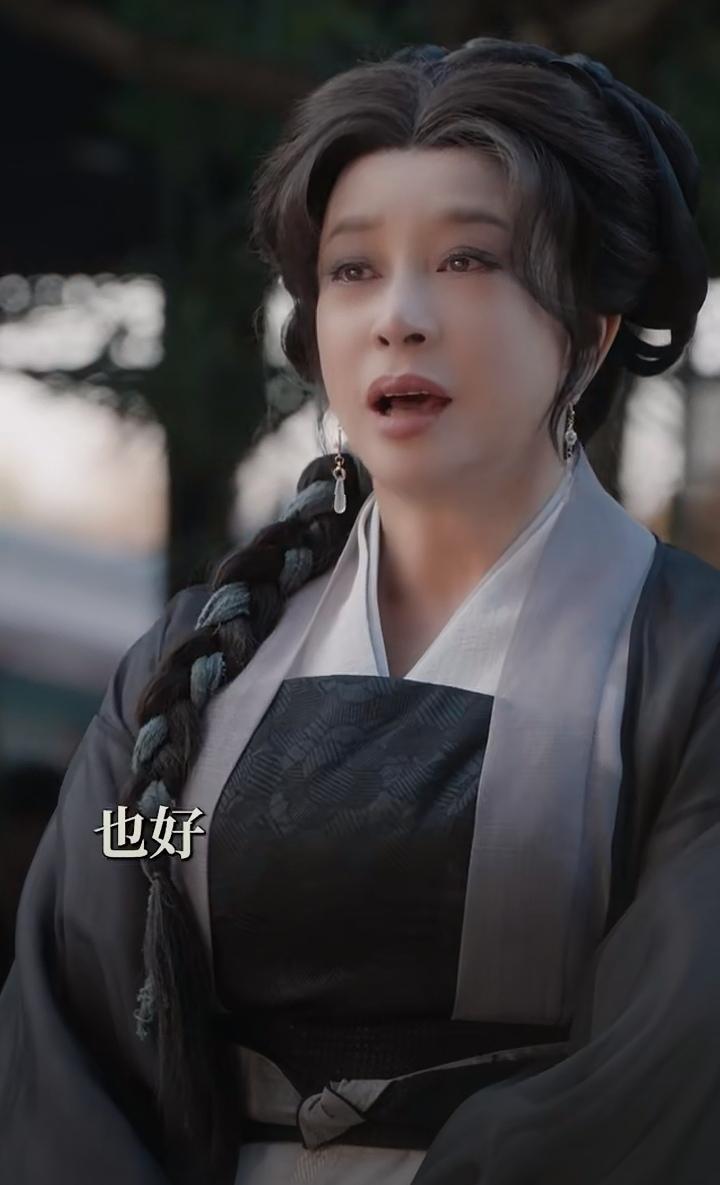 刘晓庆又火了，
“76岁的刘晓庆又演少女了，
       而且还有劲爆的吻戏，