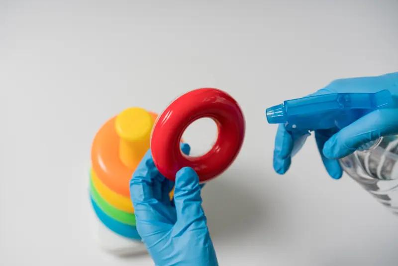 女大学生每晚用6瓶酒精冲洗小腿，仍觉得脏  ，经确诊患上“强迫症”，医生：从近年