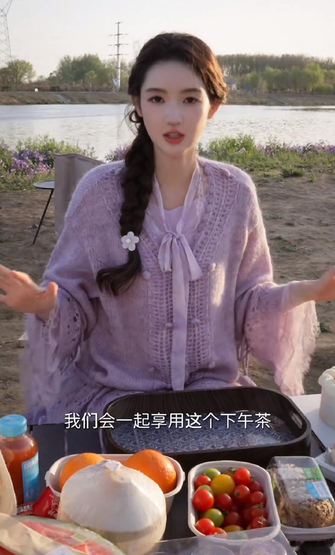 王玉雯终于品上手磨咖啡了谁能想到她慢慢钻研上手磨咖啡了，不再只喝便捷速饮，开始享
