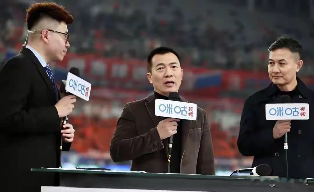 黄健翔：
武磊伤了
张玉宁伤了
阿兰伤退了
打韩国，我们该怎么打
该怎么排兵布阵