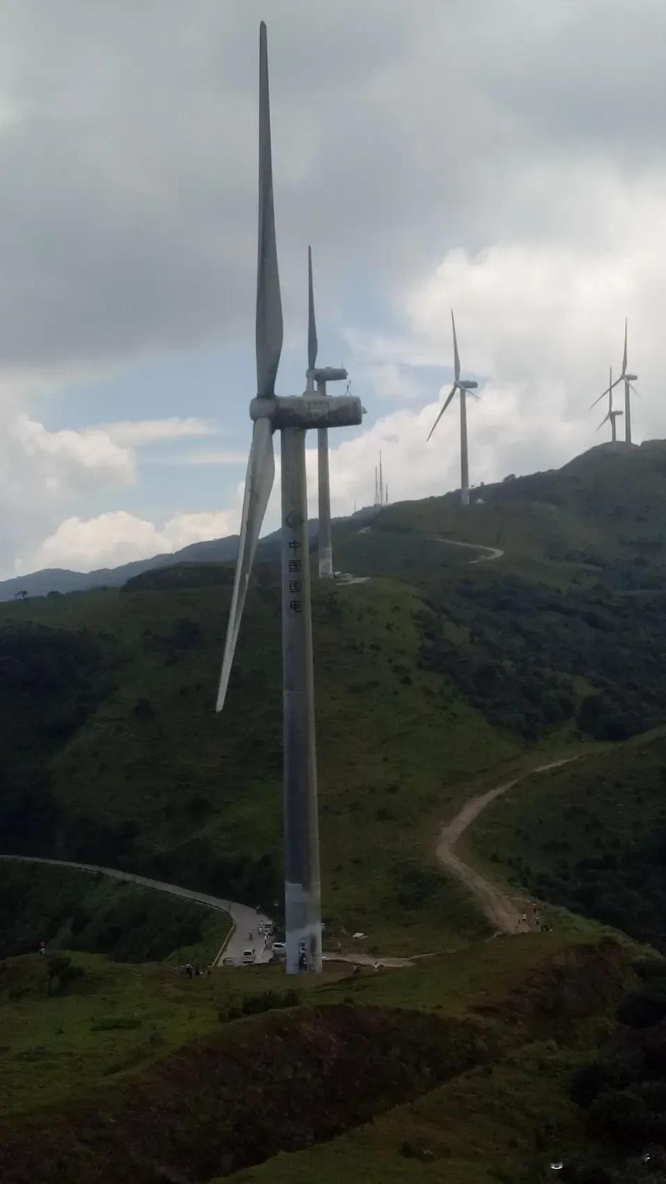 风力发电装置影响大气环流，导致气候异常?
         有人将今年陕西、河南