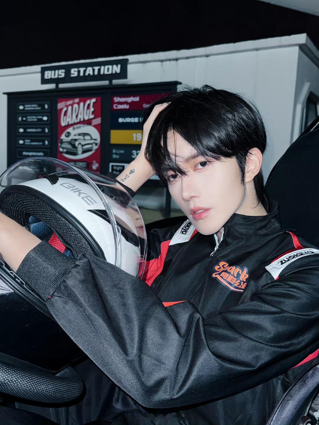 我一觉醒转，你一定就在我身边