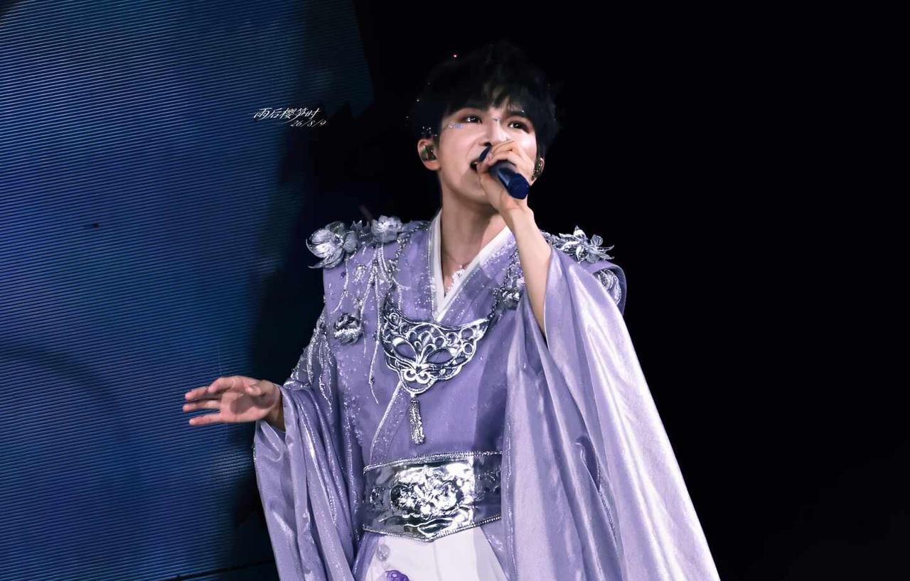 📍26深深的贵阳站
天上小神仙
周深 周深演唱会