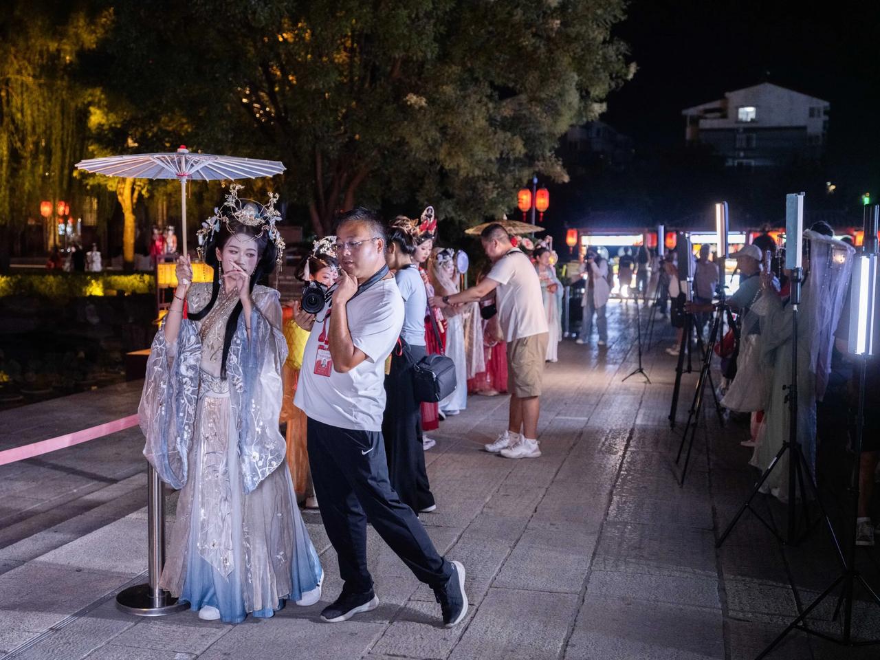 经常有人问我学摄影如何挣钱？我竟无言以对，现在我终于有答案了。在十三朝古都洛阳，