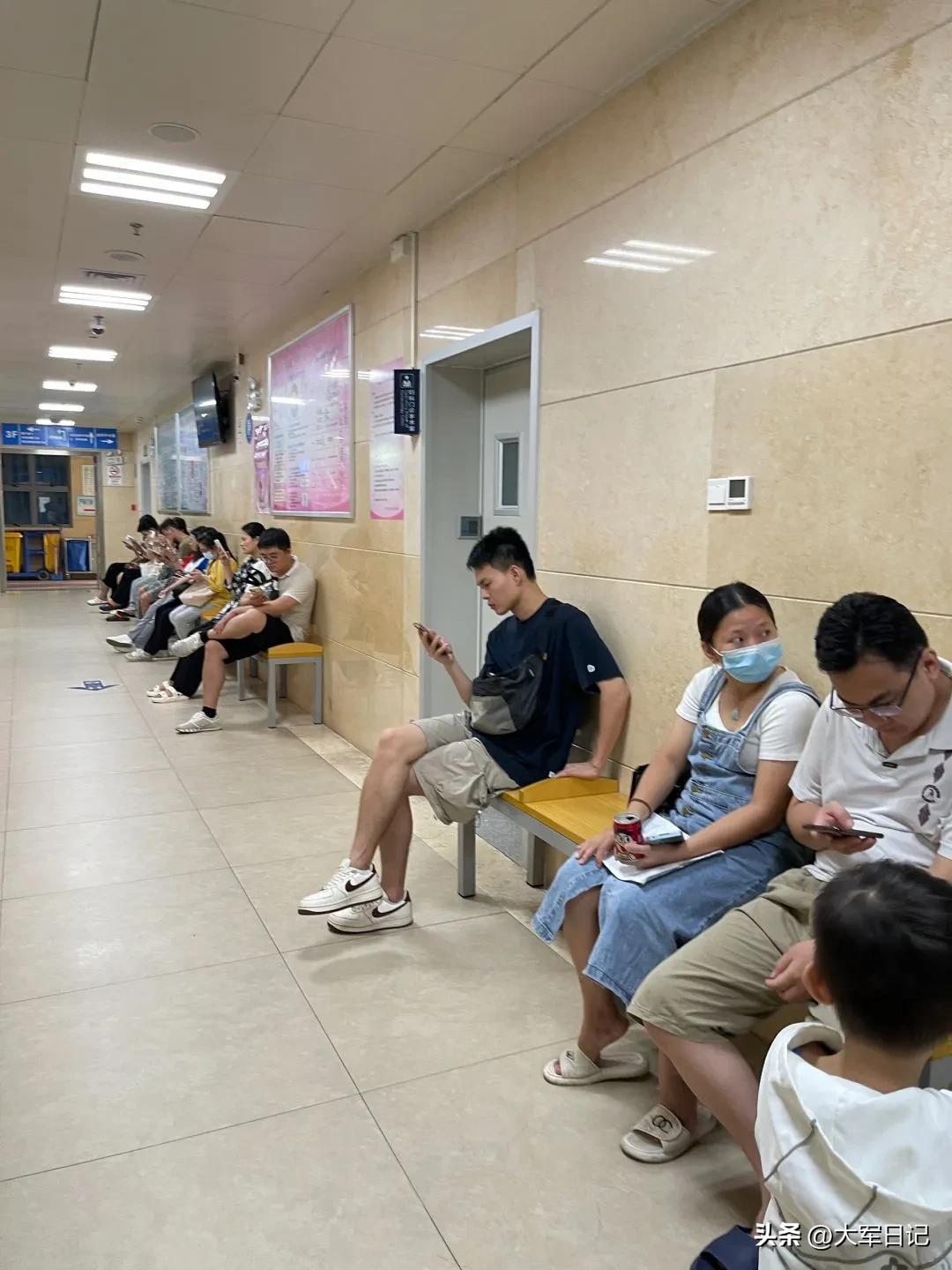 我老家有个发小，才29岁，好好的人生，硬生生被自己作没了。
 
家里做点小生意，