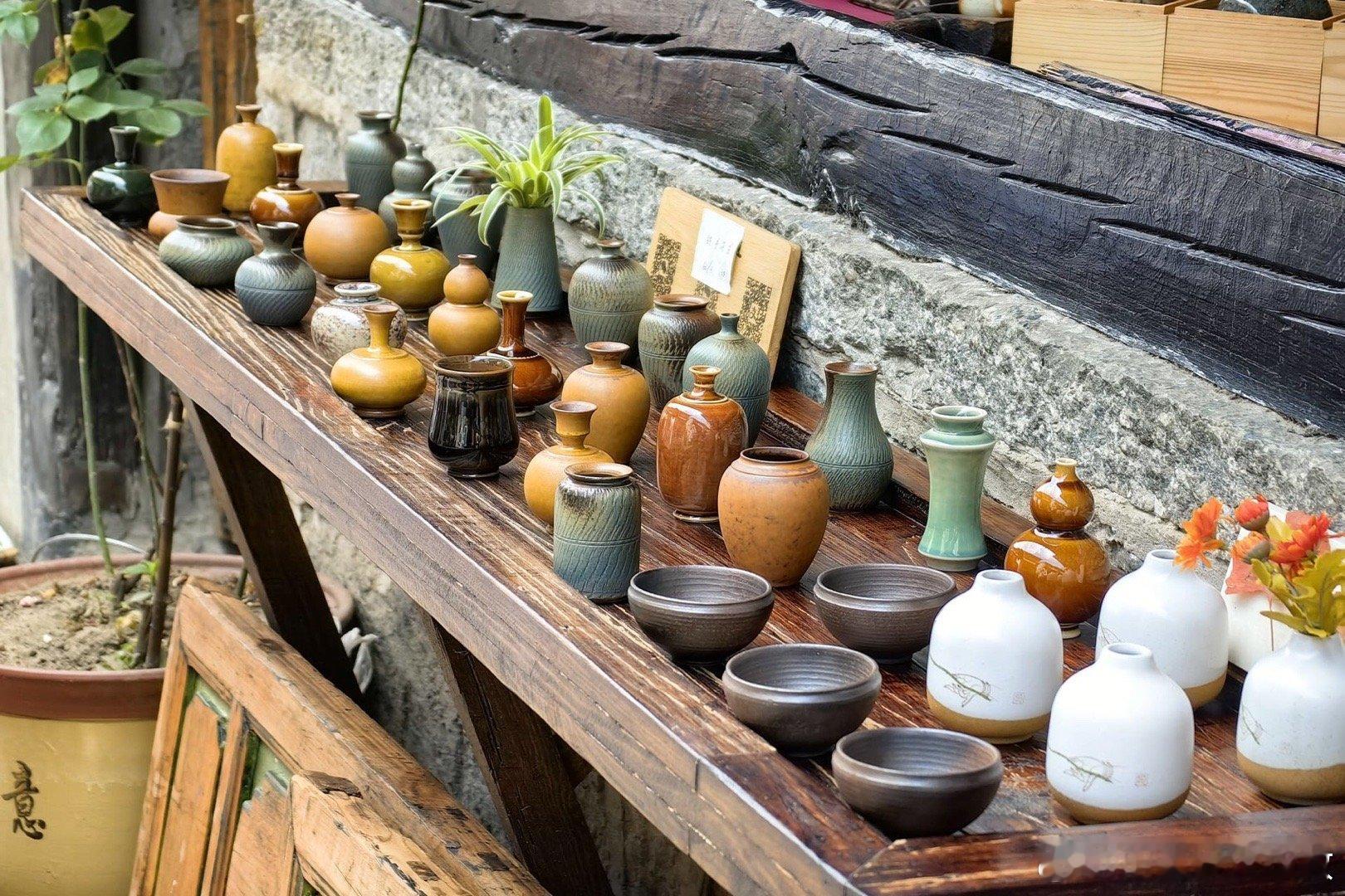 去云南大理做一天许红豆 喜洲四方街咬玫瑰酱粑粑时，沙溪马鞍店铜铃摇醒《去有风的地