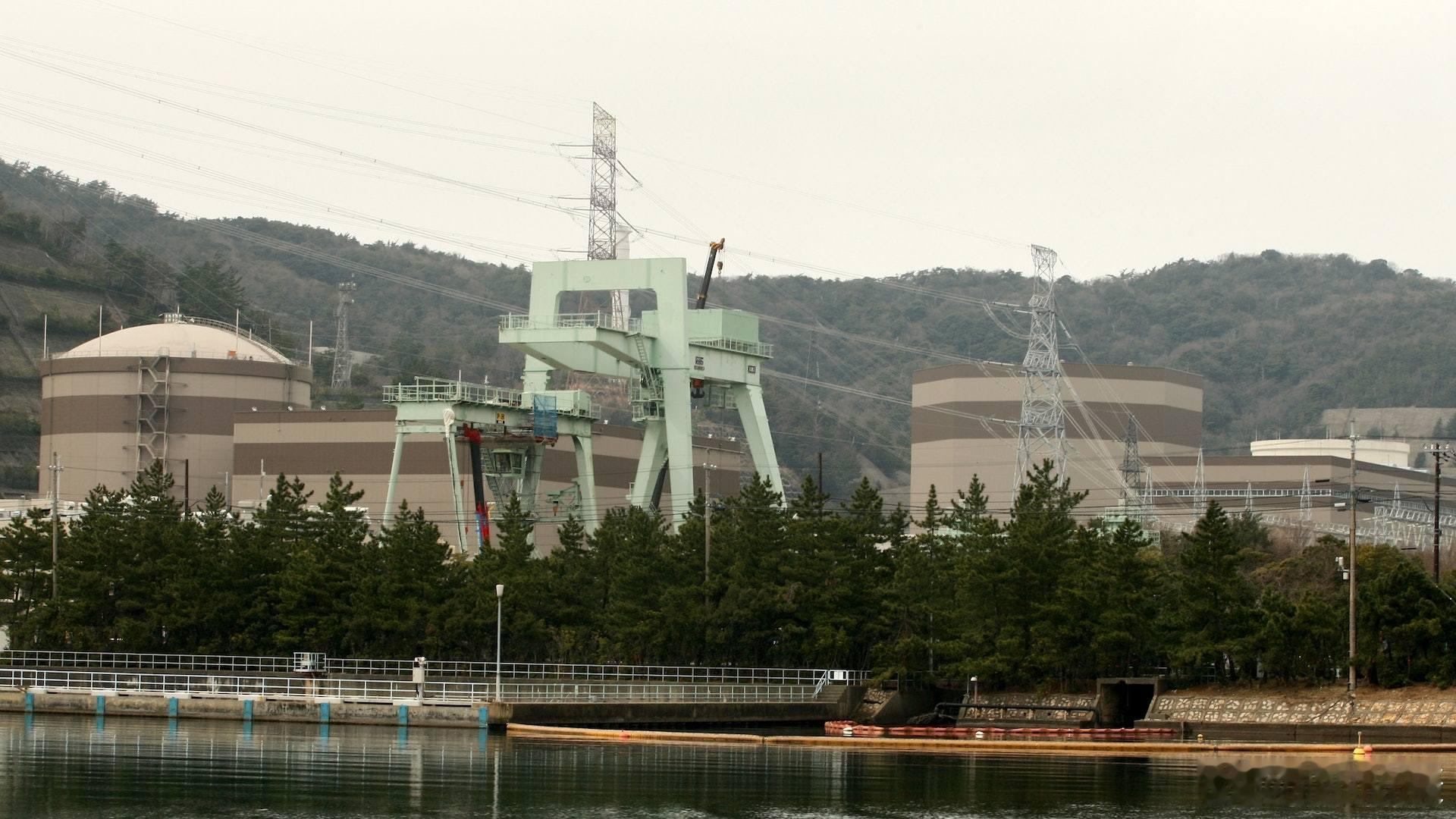 日本福井县敦贺市的敦贺核电站2月8日上午有涡轮机排气扇冒烟，触发火灾警报器，事件