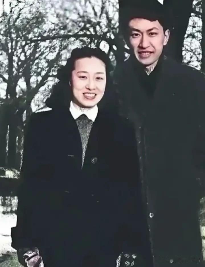 1949年，时年25岁的朱光亚正在美国密歇根大学攻读核物理博士学位，并与同在密歇