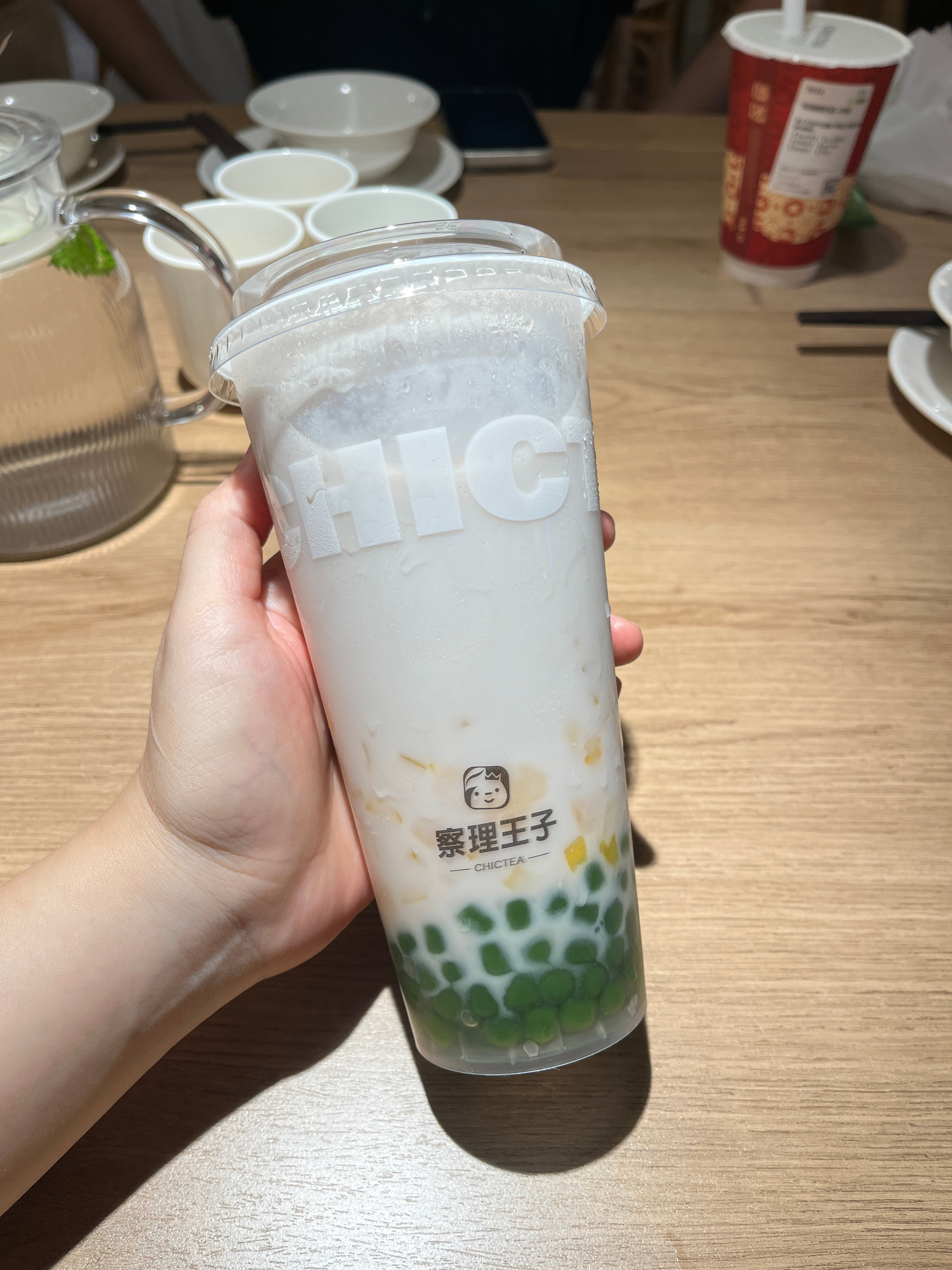 来喝南宁的察理王子了，我点的这杯斑斓糯叽叽不好喝🫢小圆子本身算好吃，但是和芒果