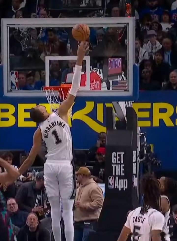 非常完美的一次盖帽，文班亚马的天赋也太牛了
就这记盖帽相信现役球员中没有第二个人