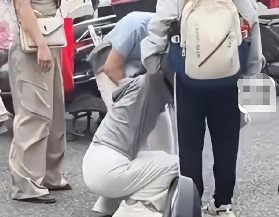 太可惜！南昌女生因1分钟之差，错失高考英语，母女双双崩溃大哭，想想那会住校考试还