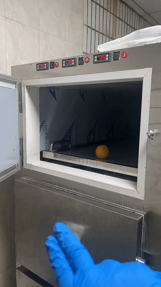 大家知道殡仪馆空置的遗体冷藏柜为什么要往里面放一个苹果吗？
据殡仪馆工作人员说: