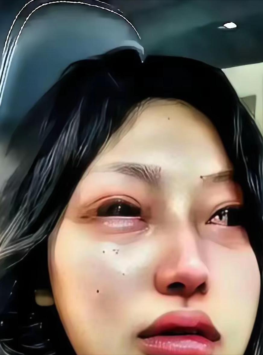 这婚结不了了。河南新郎李浩在付清了全额彩礼、买齐三金并装好婚房后，却在接亲放完鞭