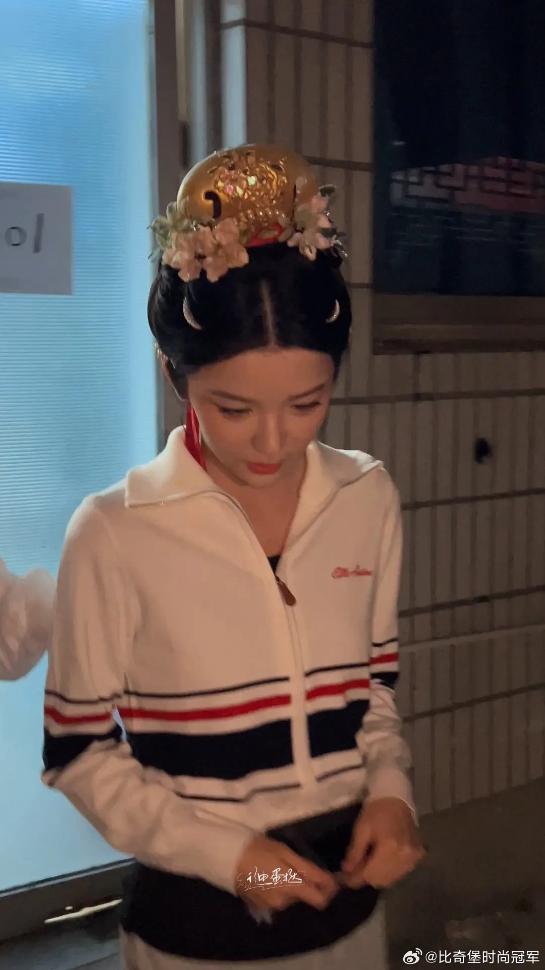 司宫令女主女二出装 头上的金冠看着好劣质 