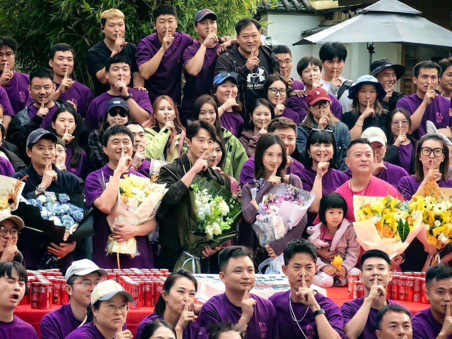 金晨黄轩那个不为人知的故事杀青路透，杀青快乐啊[鼓掌]！ ​​​