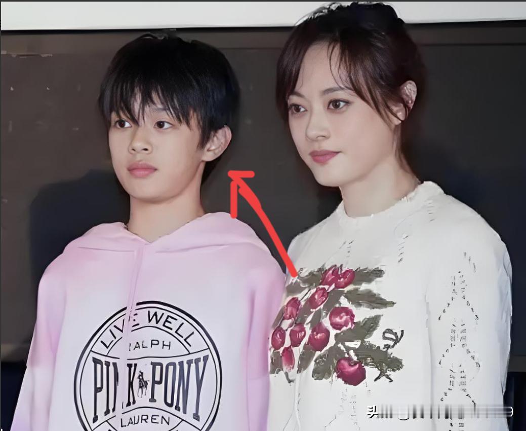 今天在大街上正走着，忽然听见背后有人叫了一声“姨”。因为这个声音非常熟悉，于是赶