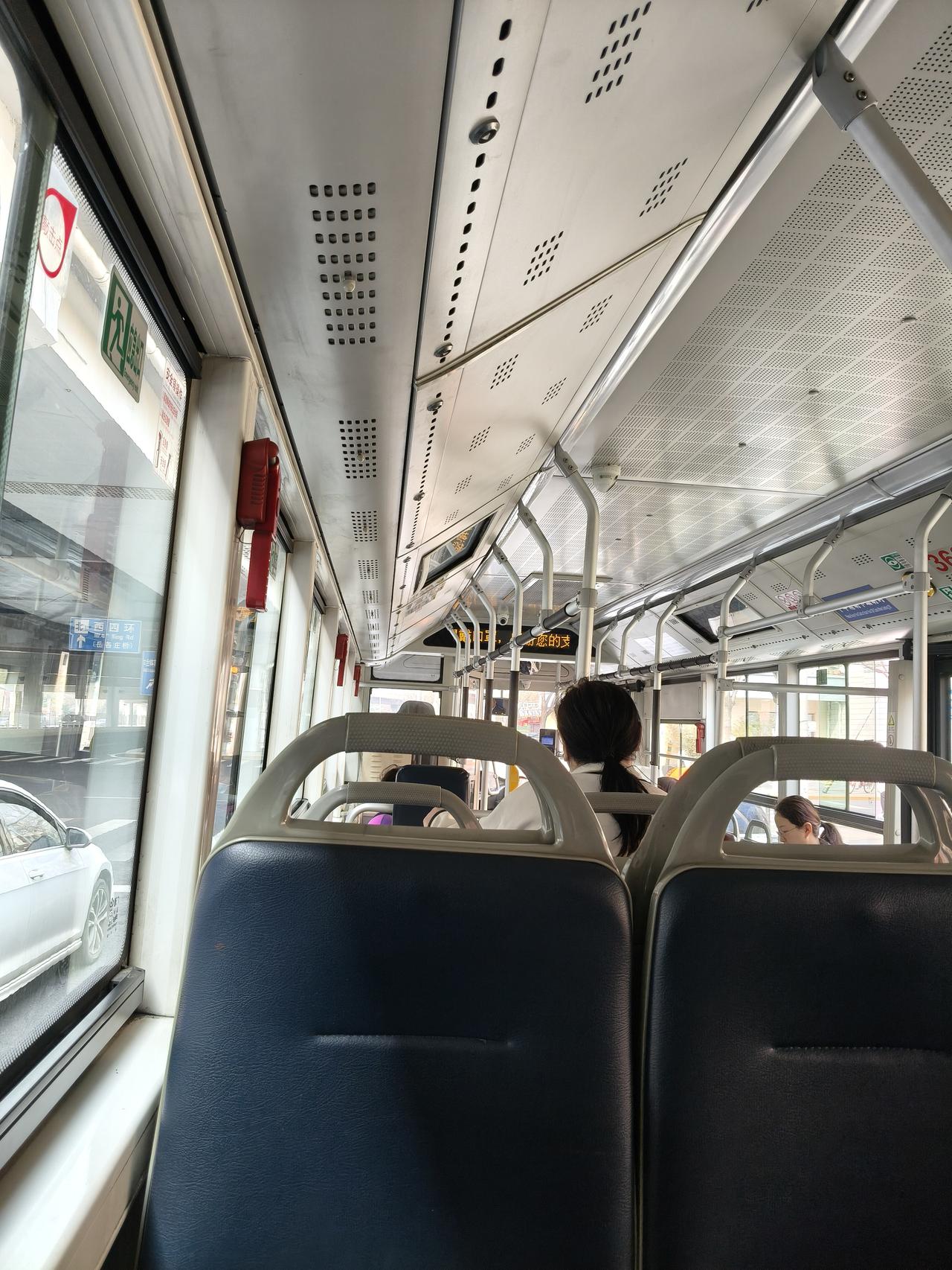 跑了整整一天
在我准备歇年假的时候，经理突然和我哭穷，说效益不好，我立即明白，主