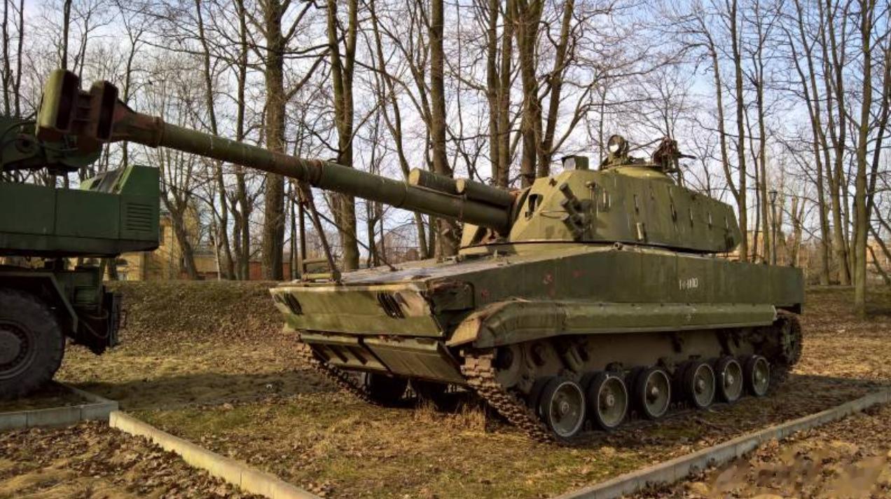 俄罗斯武器真是“残暴”，缺自行火炮，直接在BMP-3步兵战车的装甲底盘上塞了一个
