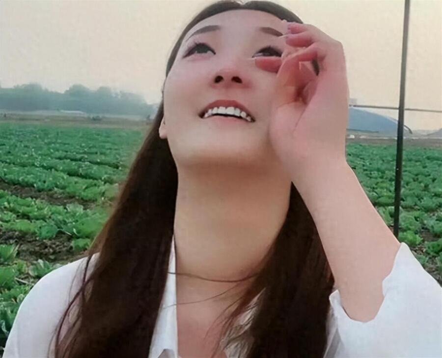 前儿媳陈亚男二婚不到1个月，大衣哥首次出面回应，家门再次被砸 