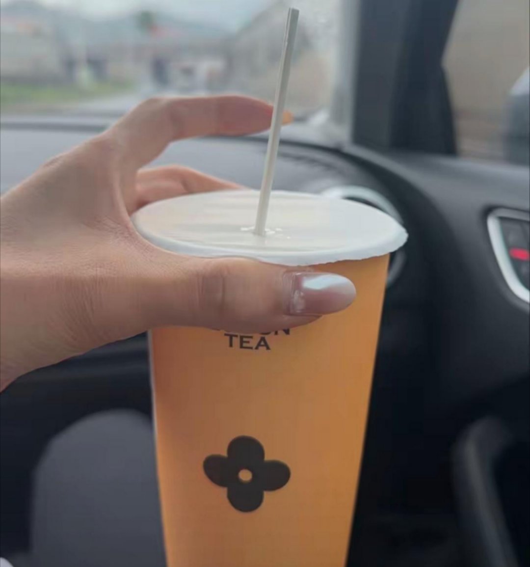 茉莉奶白你糊涂啊！说改商标，你真改了？竟然改成了黑色图标，看完还是吓一跳，你真怕