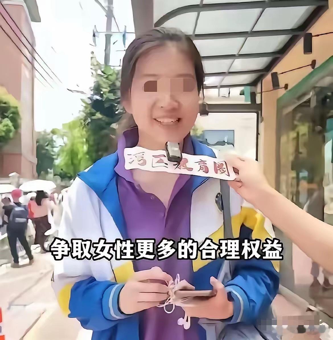 大型翻车现场，被网友质疑你三十多岁的大姐了，还跑出来装什么嫩？你们组织没人了嘛！