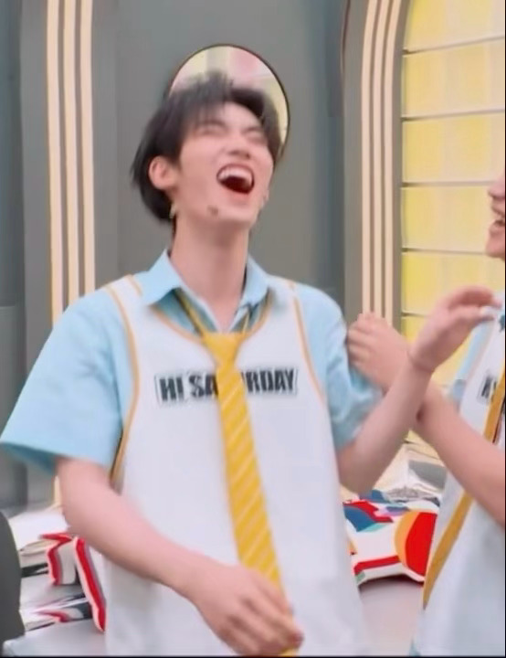 全宇宙来听最治愈的狐狸笑…我要永远宝着这只小狐狸😆丁程鑫你好星期六