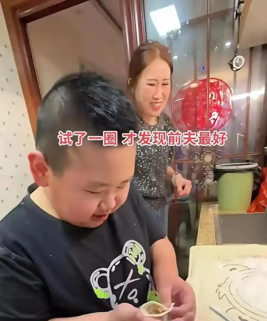 小满带着儿子回前夫家吃年夜饭的视频在抖音爆了。

她离婚四年，今年春节前突然决定