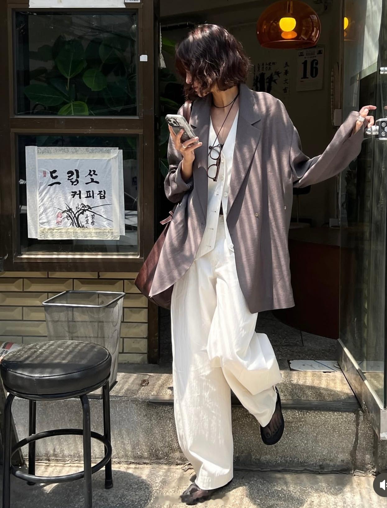 穿搭分享 连续更新第2461天韩国时尚女生日常搭配酷感女生韩系穿搭超能新星汇新星