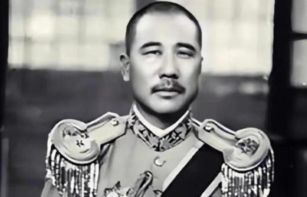 1926年，剥皮将军张宗昌终于如愿以偿，霸占了美人陈佩瑜。新婚之夜，张宗昌下令把