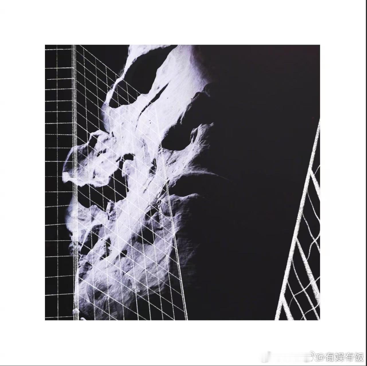 易烊千玺三个小时后见易烊千玺晒天空易烊千玺晒天空，三个小时后见，[点赞][点赞]
