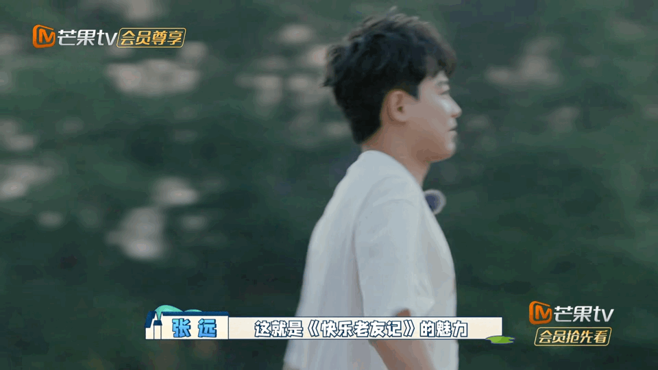 #被苏醒打篮球装到了#没想到苏醒篮球玩的这么溜，打篮球好厉害啊。一边和大家说话还