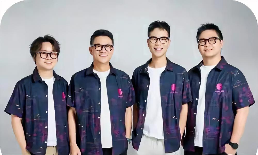 AI眼镜的终点，是让它“消失”？别搞那么复杂！未来的穿戴设备，就得像“隐身”一样