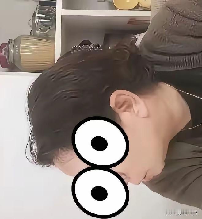 平时谁不顺着杜老婆子
可这次她起诉网友
主审愣是没给她面子——
诉求的“精神伤害