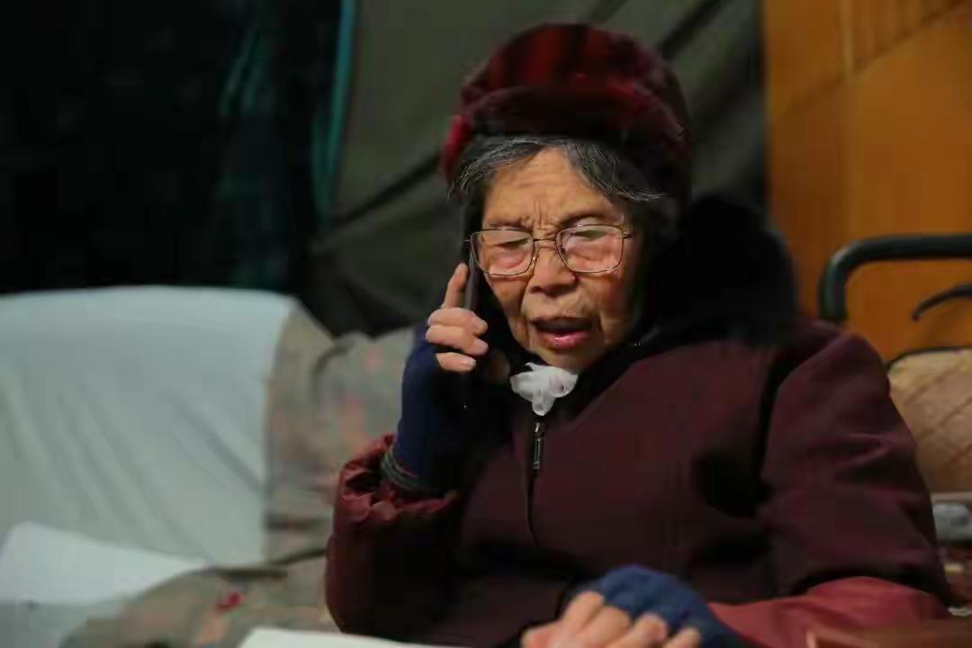 96岁奶奶十年还清2077万：烧掉的是账本，立起的是丰碑

“我这一辈子没做什么