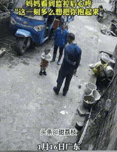 监控记录下的这一幕，让孩子妈妈看完心疼到窒息：奶奶带着小孙子出门闲逛，心疼孩子嘴
